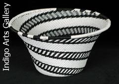 Imbenge - Small Flared Bowl (black and white)