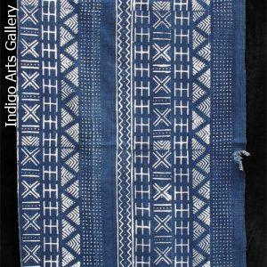 Indigo resist-dyed strip-weave cloth