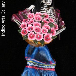 Nina de las Flores - Retablo figure