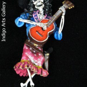 Skeleton Musician - Retablo figure