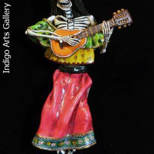 Calavera con Guitarra - Retablo figure