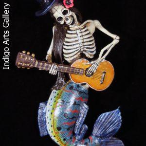 La Sirena Calavera con Guitarra - retablo figure