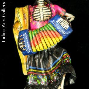 Calavera Acordionista - retablo figure