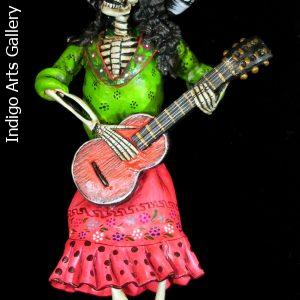 La Calavera Mariacha - retablo figure