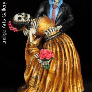 Novios Muertos - retablo figures